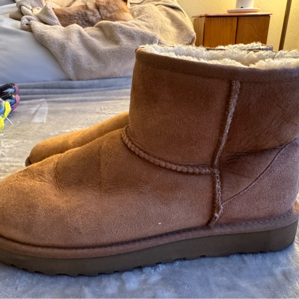 UGGs short chestnut boots size 10!